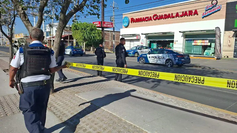 Balean a policía vial cuando abordaba su patrulla en León